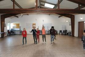 Description : Macintosh HD:Users:utilisateur:Desktop:233 Garcons joue a la bouteille.JPG