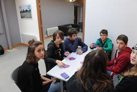 Description : Macintosh HD:Users:utilisateur:Desktop:132 Tripot de jeunes.JPG